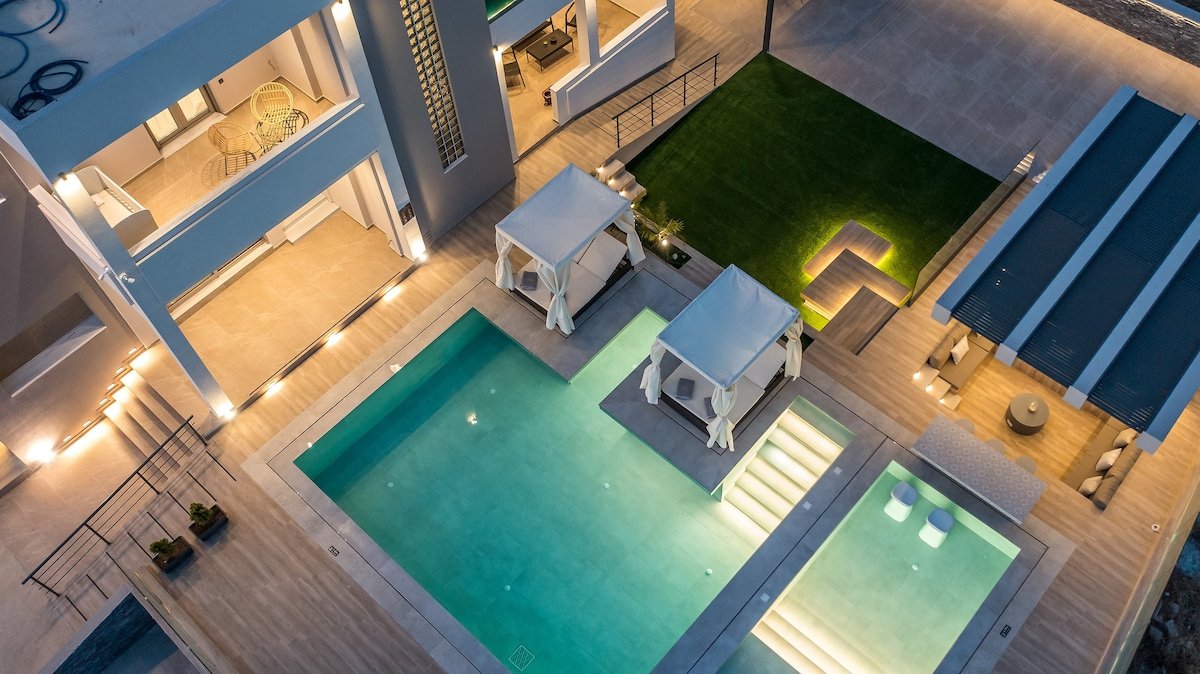 Grand Aqua Luxury Villa by Mintzi gallery image 4