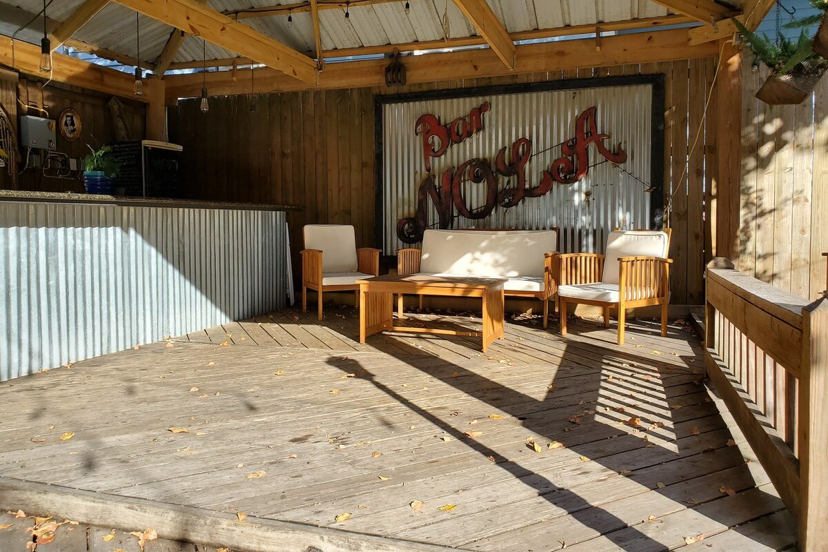 Macarty House: 8 Bedroom Resort with Pool! gallery image 5