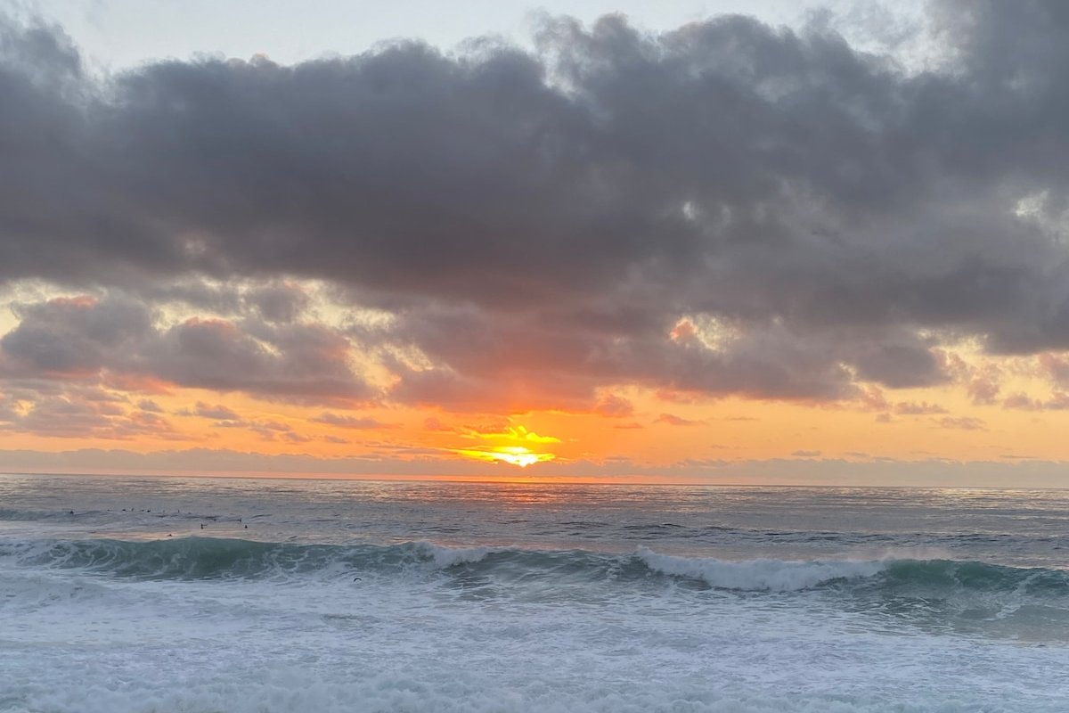 3 Blocks to Windansea! Charming-Cozy-Hot Tub-Yards gallery image 5