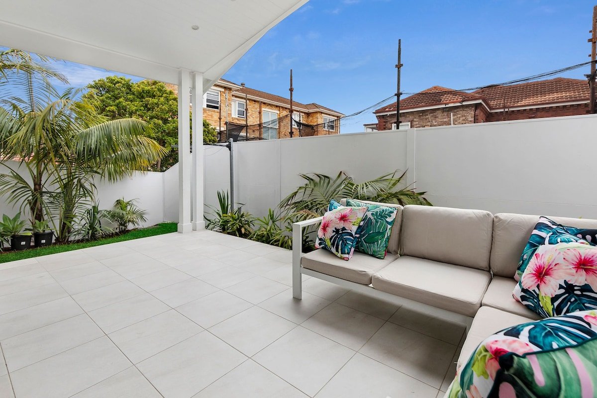 The Beach Cottage Freshwater * 100m to beach gallery image 4