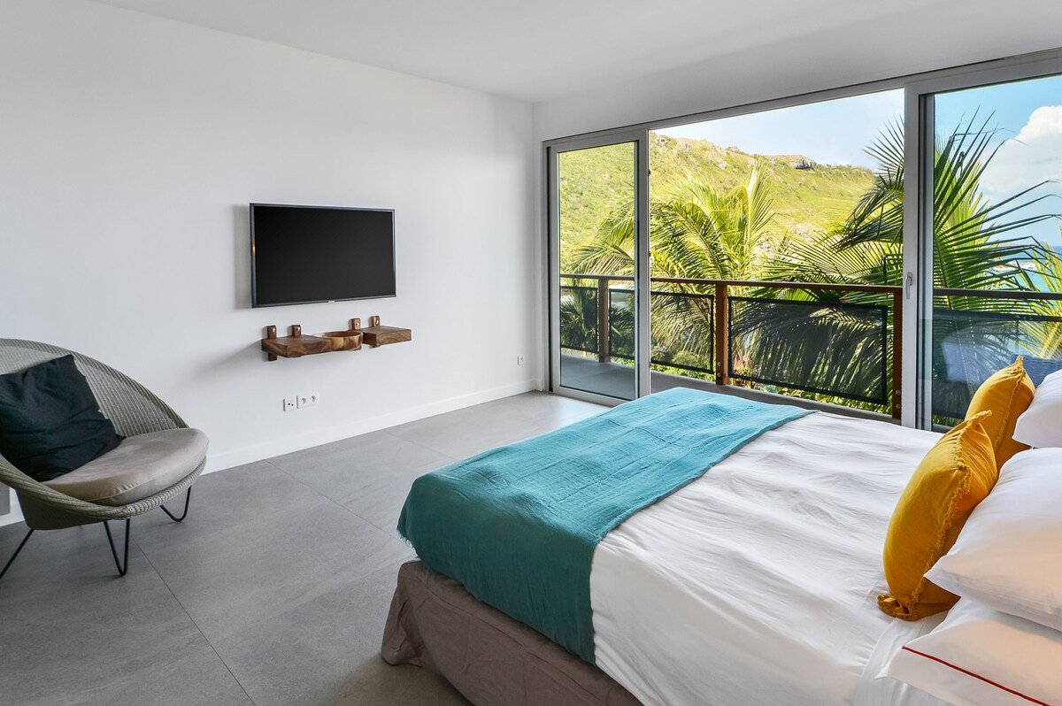 Pelican gallery image 5