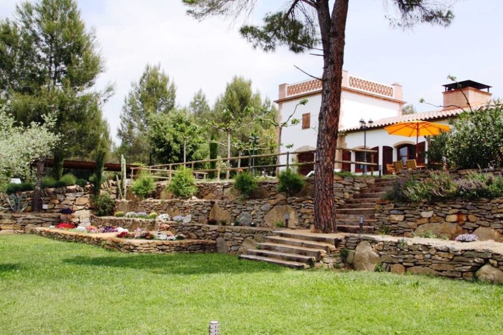 BEAUTIFUL VILLA WITH 2 SWIMMING POOLS gallery image 4