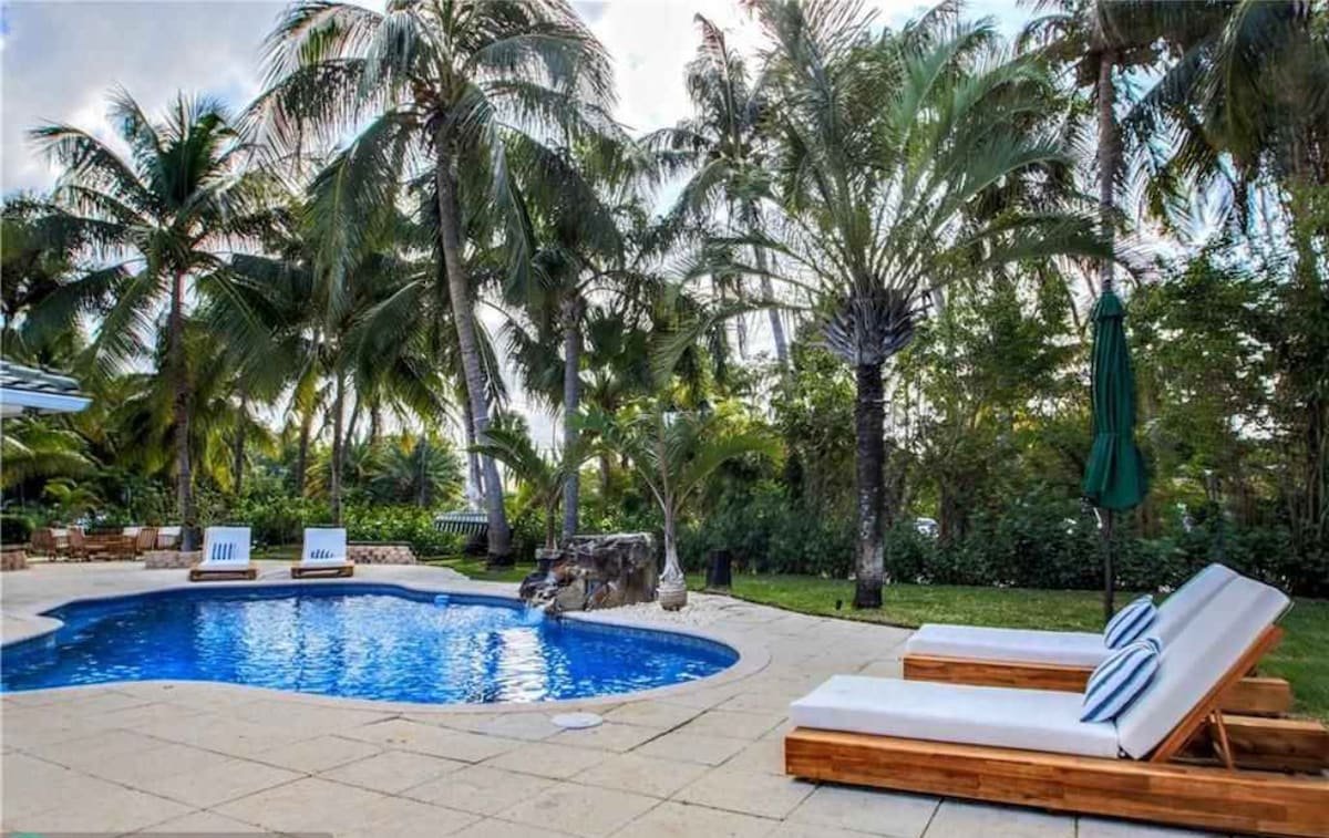 On Ocean Dr Ask about weekly stay discount! gallery image 2