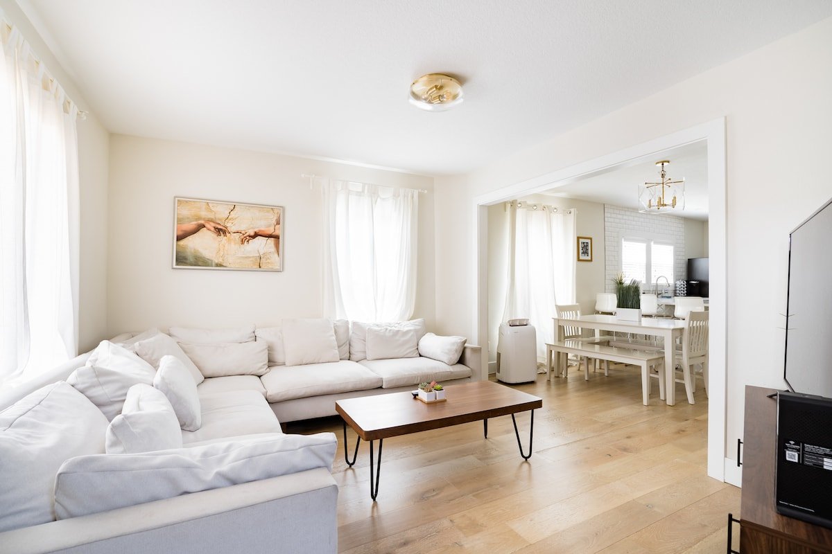 Modern & Spacious 4BR in Central SE PDX! gallery image 2