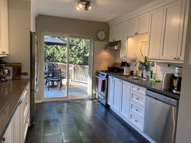 Cozy 3 bedroom Home in Toronto’s Beaches area gallery image 4