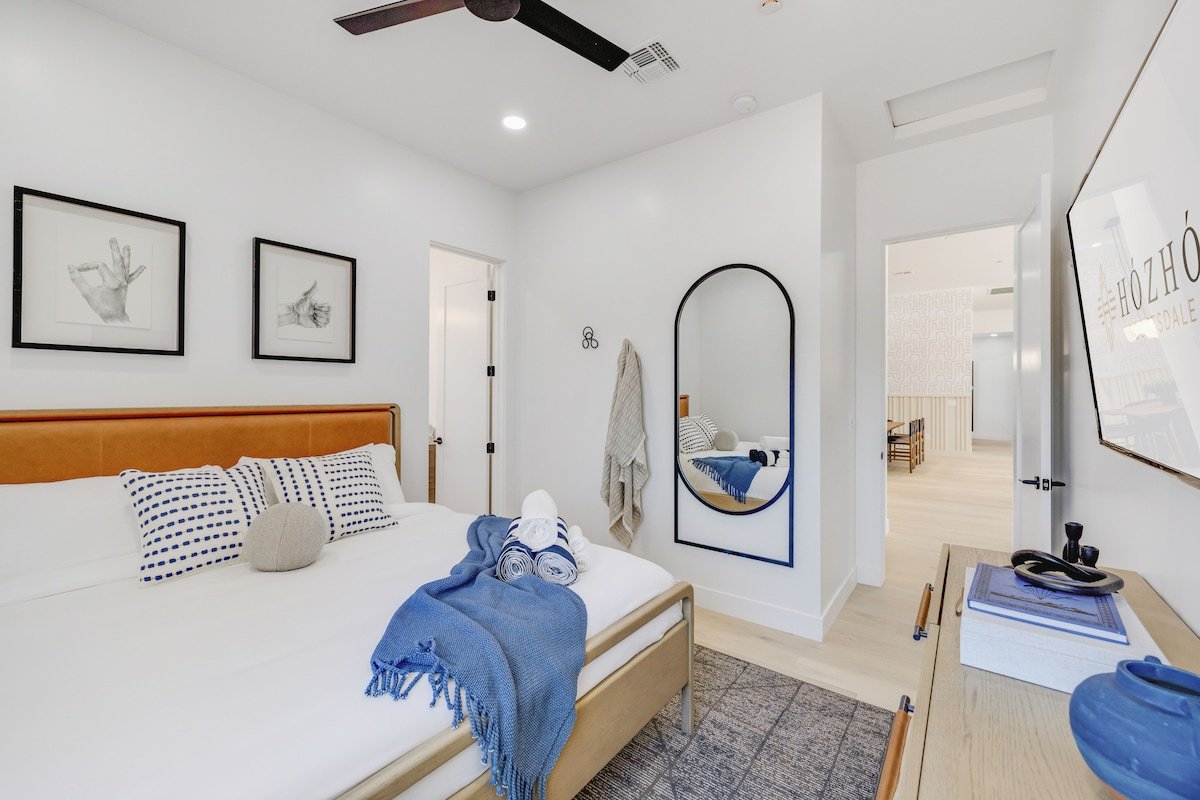 HÓZHÓ Thunderbird | Pool | Pickleball | Slide gallery image 3