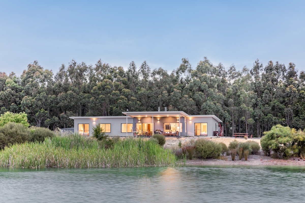 Bonnie & Piper—Lakeside & Wine Country Living gallery image 2