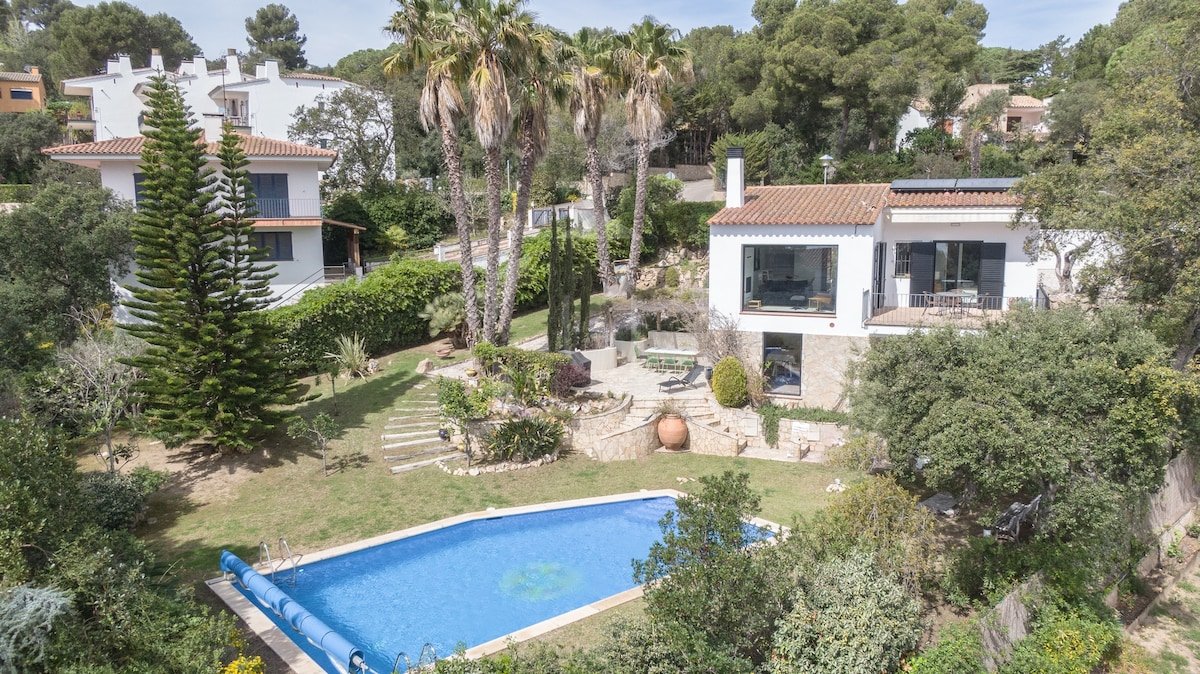 EL SOPLUIG – Green garden, heated pool, sea view gallery image 4