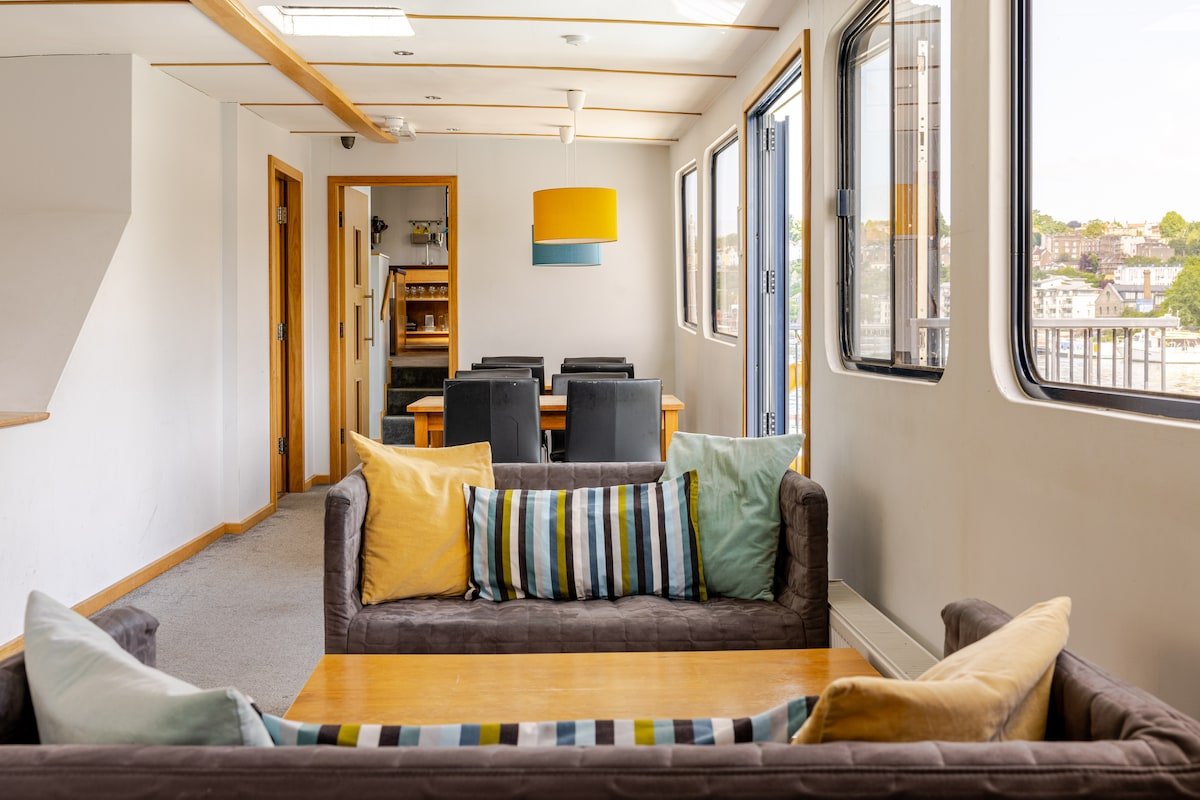 Unique spacious houseboat on Bristol Harbour gallery image 4