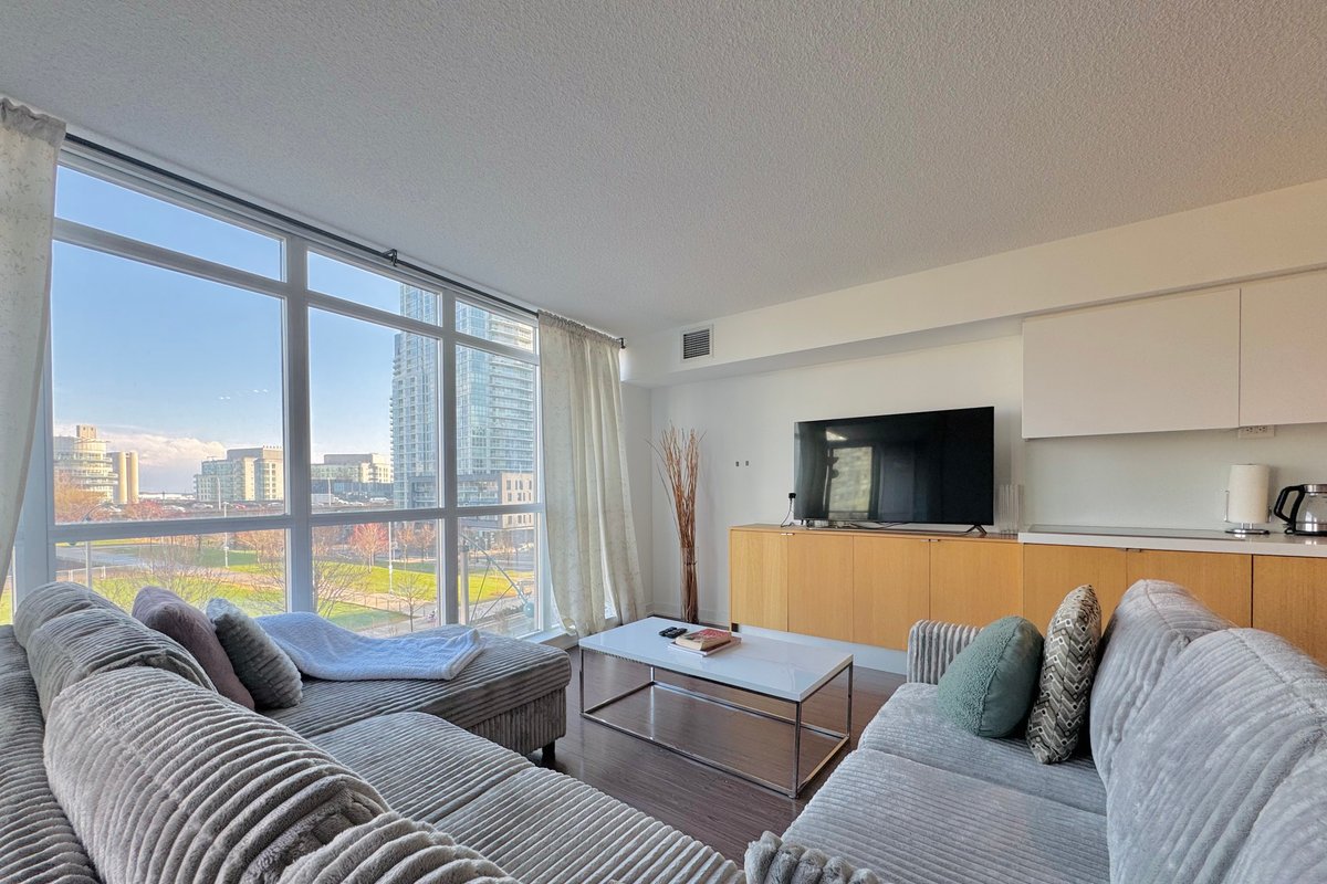 Spacious 2Bdrms/2Baths with 3 real beds + Pullout