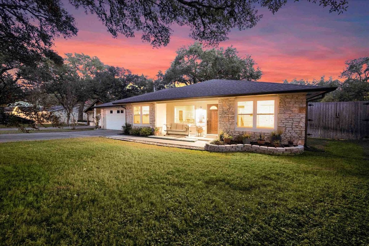 TheHideawayVaca – South Austin:Backyard Pool Oasis gallery image 3