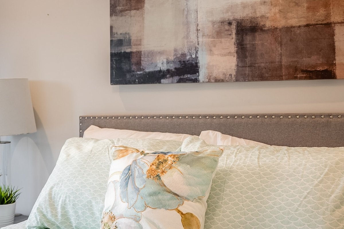 Beautifully Designed 4BR House – Sleeps 8! gallery image 4