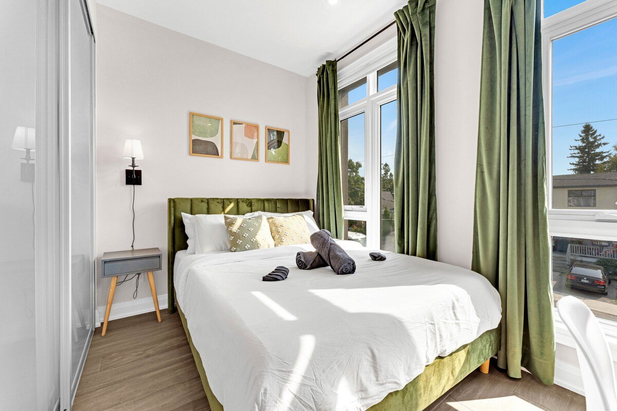 Dec Deal! Modern 4br, Free Parking, Prime Location gallery image 4