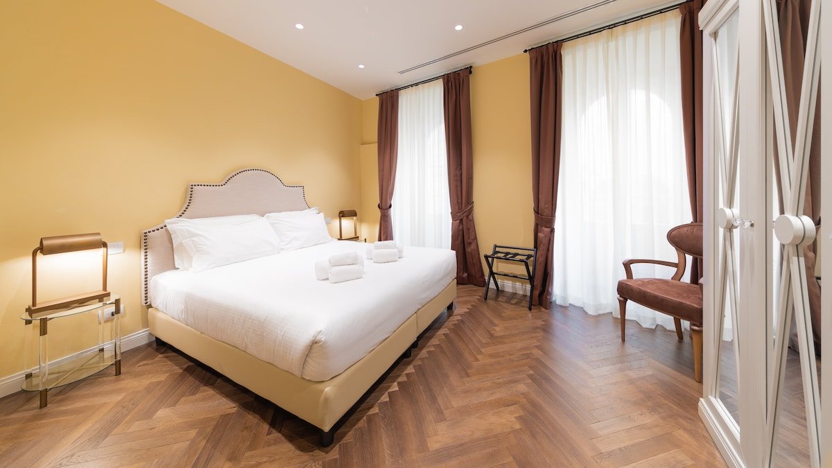 Elegant Apartments with Ponte Vecchio View [0302] gallery image 4