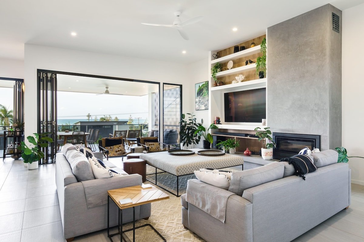 Moffat Beach Modern Oasis with Pool gallery image 5