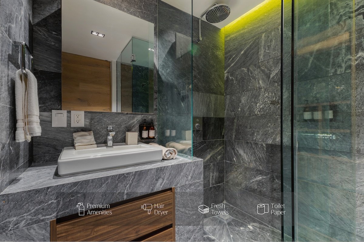 Capitalia | Luxe 3BR w/ balcony, Near to Masaryk gallery image 4