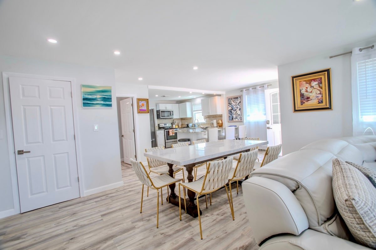 Beach House, Views, Pool & Hot Tub gallery image 4