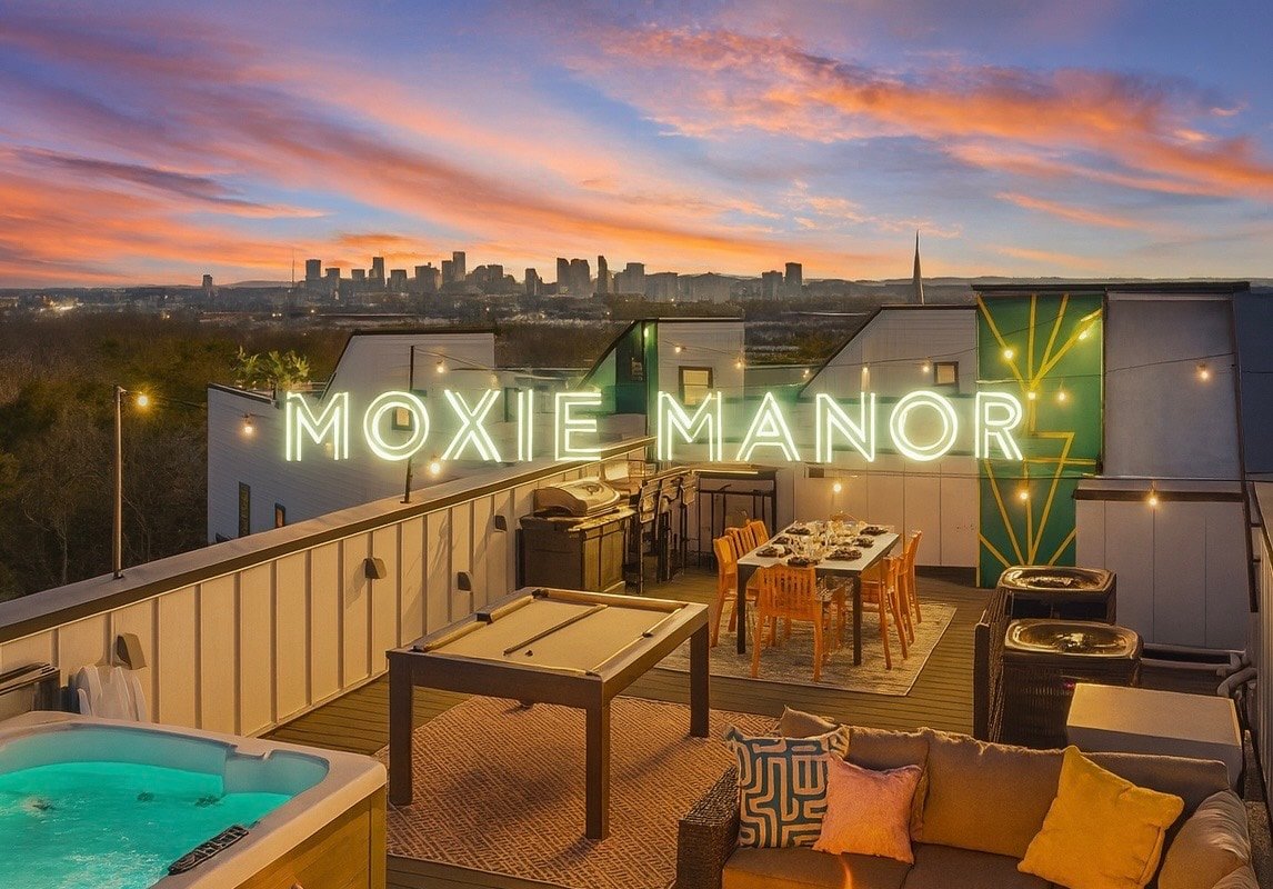 Private Rooftop Hot Tub, Sauna, Fire pit, Gym gallery image 2