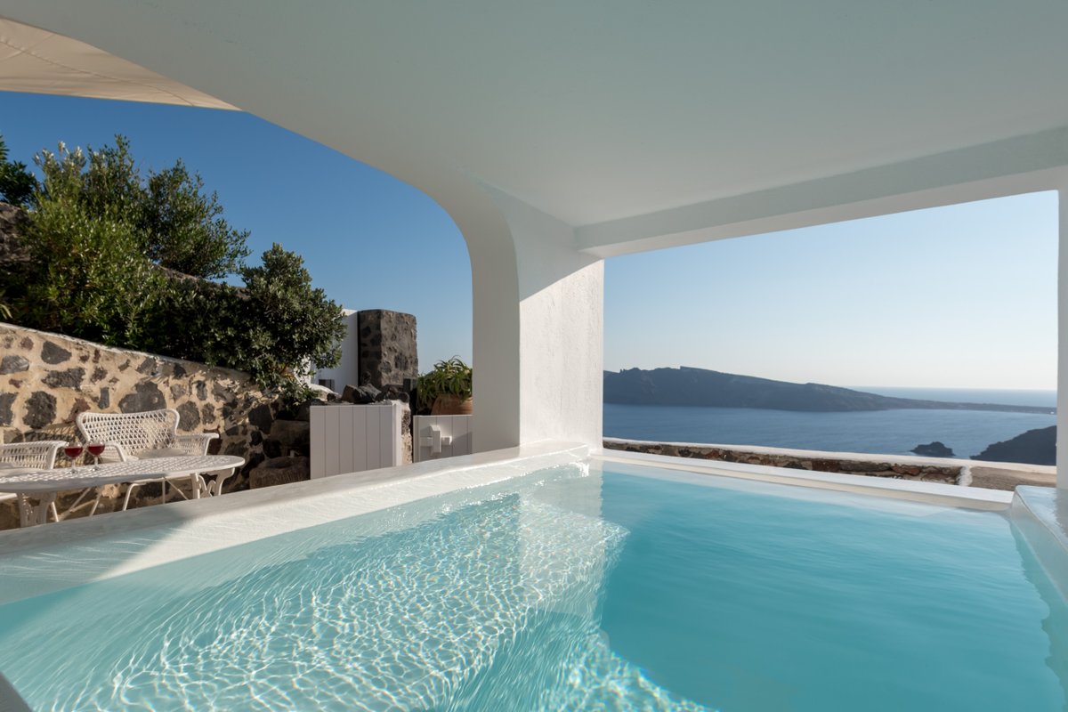 White House Villa in Oia, 3 bedrooms ,plunge pool