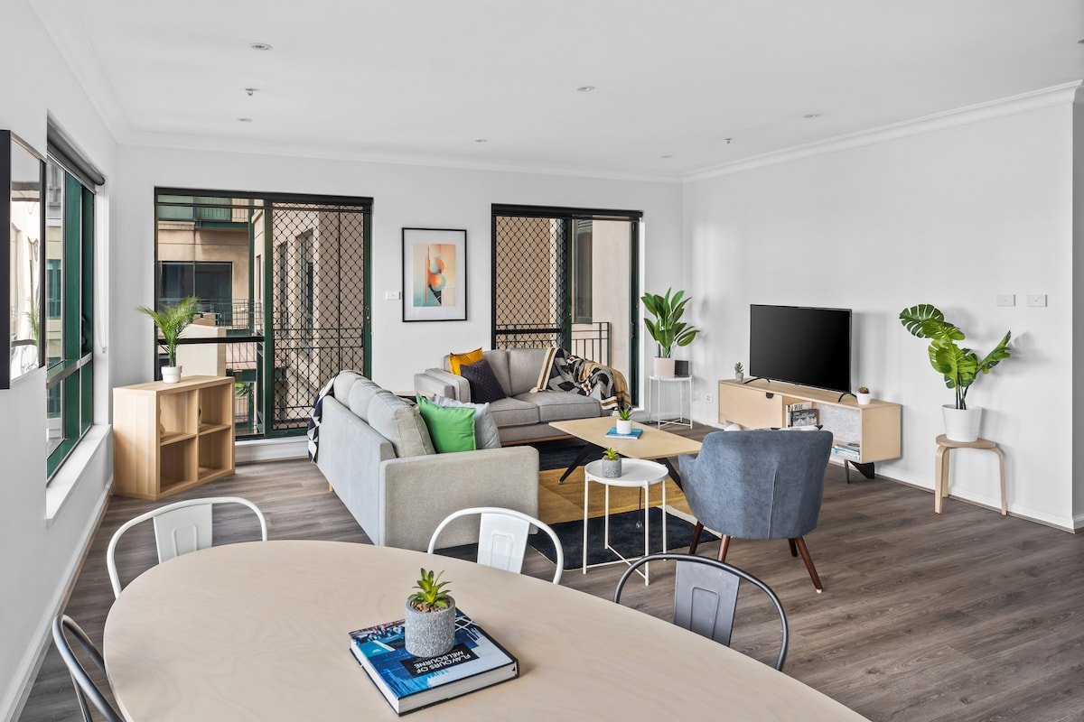 Gorgeous CBD Gem. Amazing View! gallery image 4