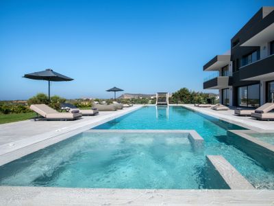 Omnia Luxury Villa, 100m2 Pool, Whirlpool & Gym