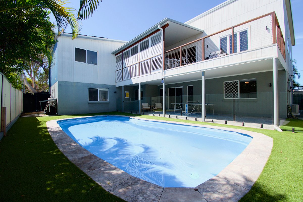 Beachside Entertainer’s Dream | Spacious Luxe Home