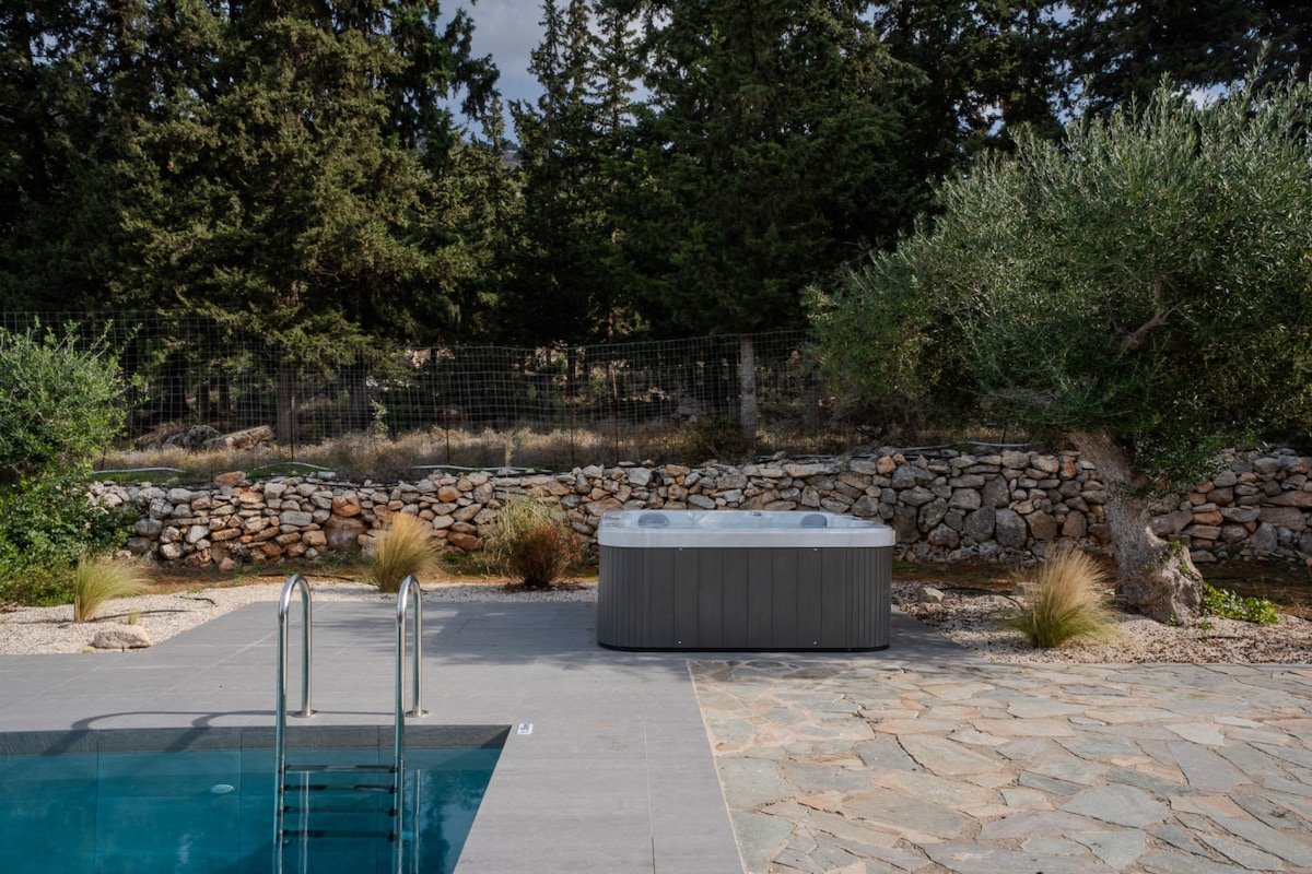 Villa The Pines-Jaccuzi-Private Pool-Near thebeach gallery image 3