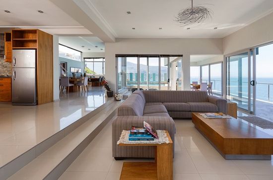 Photo 4 of Fish Hoek Oceans Villa accommodation in Fish Hoek, Cape Town with 5 bedrooms and 5 bathrooms