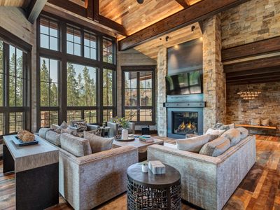 Peerless Haven – Custom Alpine Lodge! Near Gondola
