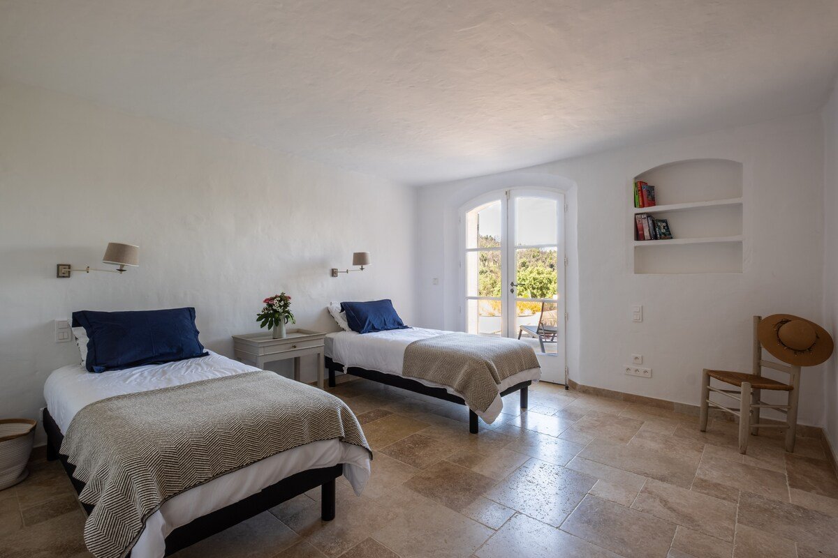 Luxurious converted farmhouse gallery image 3