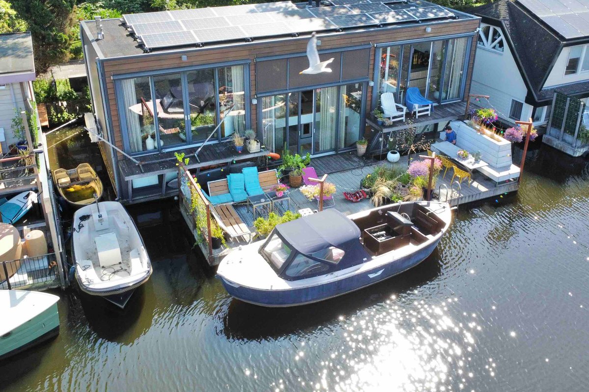 Modern stylish villa: My Amsterdam Houseboat