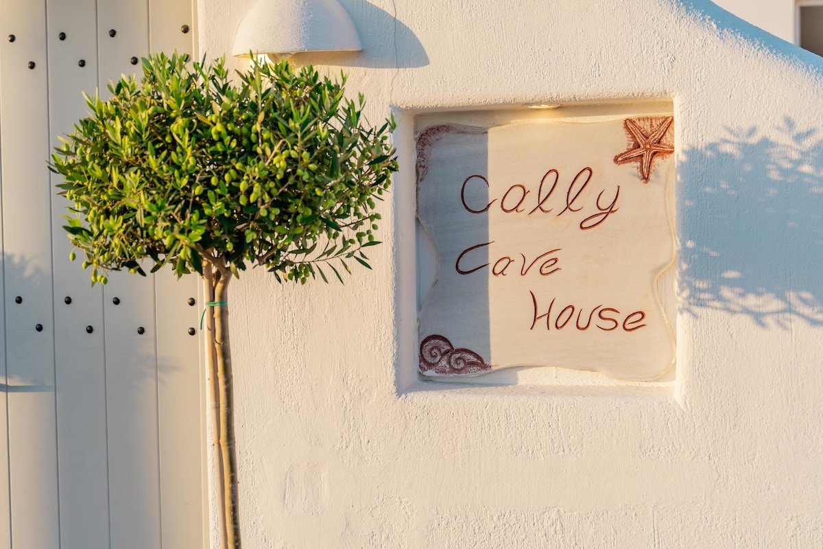 Cally Cave House with Private Pool near Fira gallery image 3