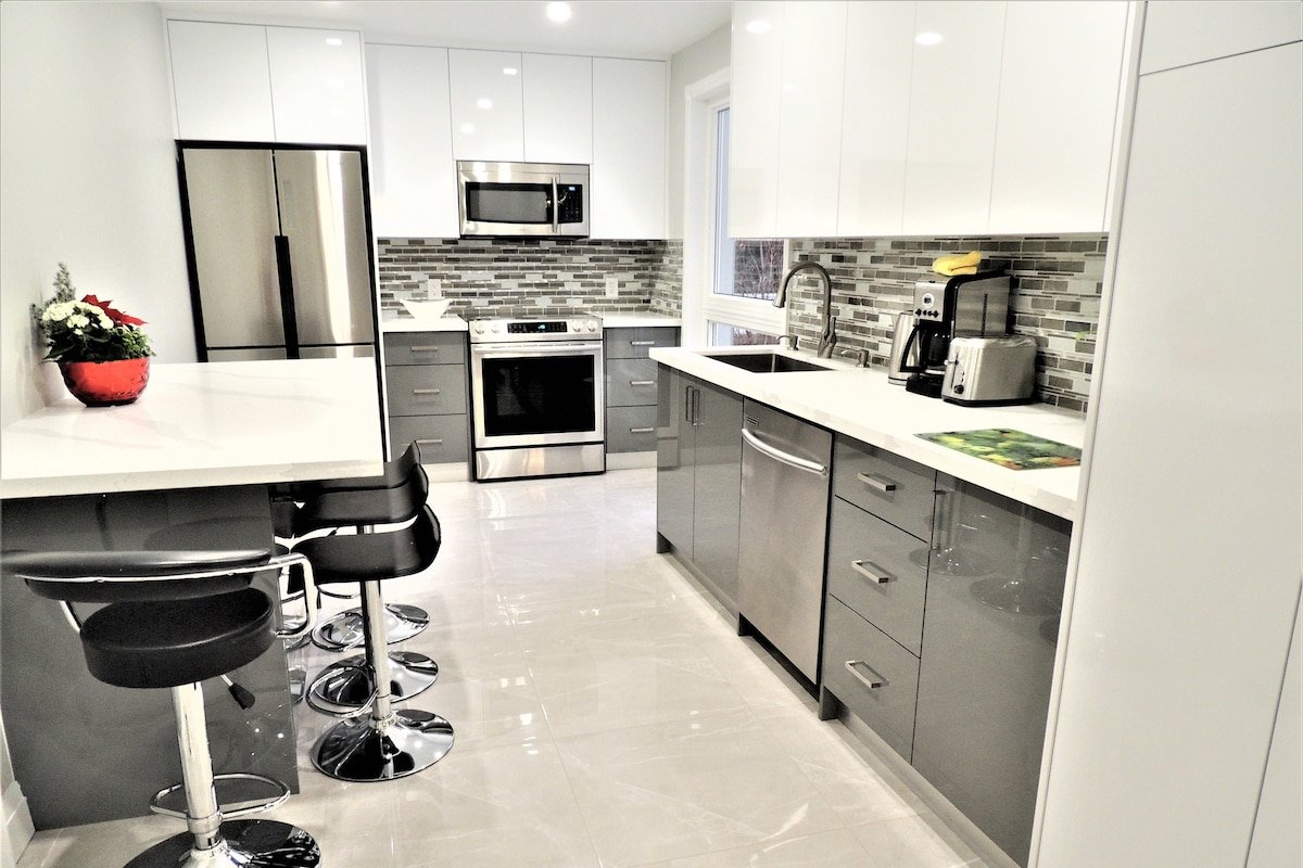 Modern 3B/3W Home in Lux Area Near Downtown gallery image 5