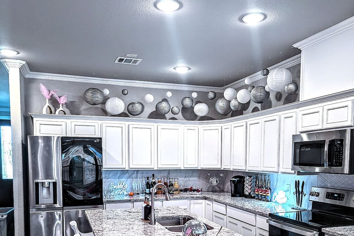 3 min to Stockyards gallery image 5