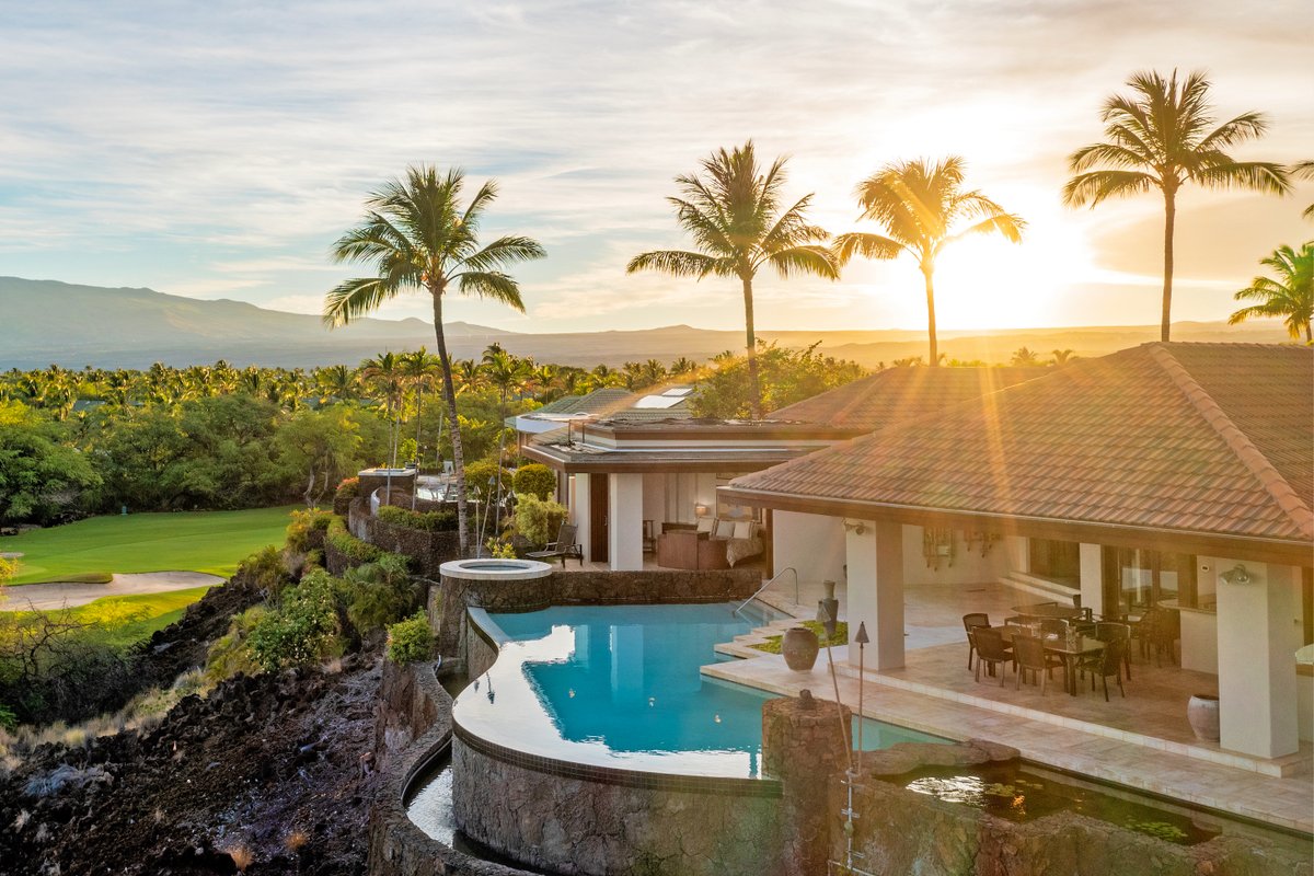 Amazing 4 Bdrm home at Champion Ridge w/pool!