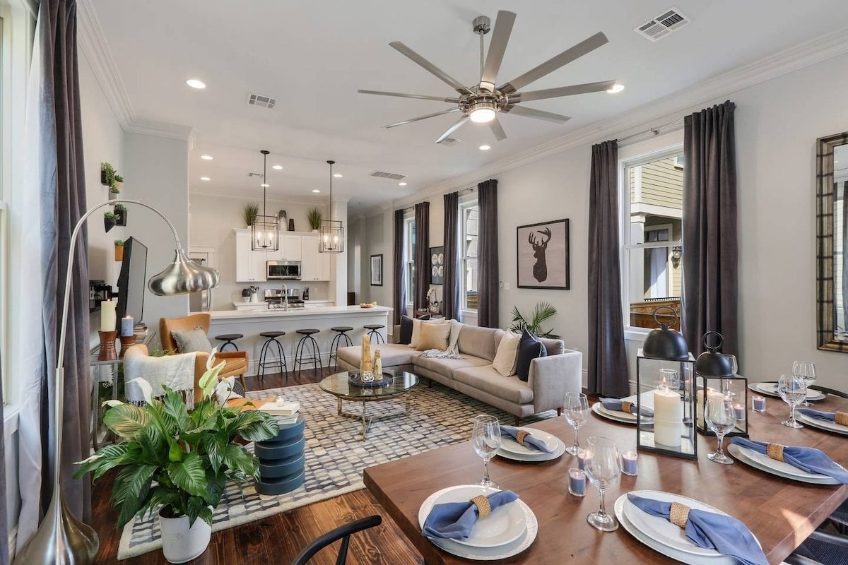 Beautiful Renovated Home | Private Heated Pool gallery image 2