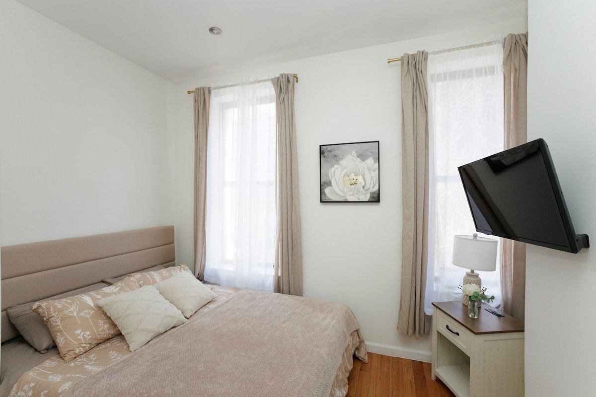 New York City 5-Bed Suite C gallery image 3