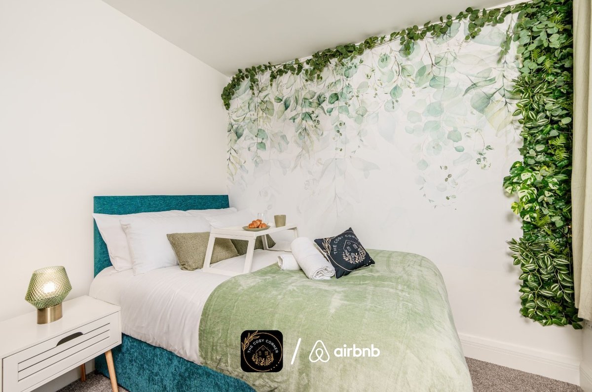 6BR house/2BR Bungalow & Parking gallery image 5