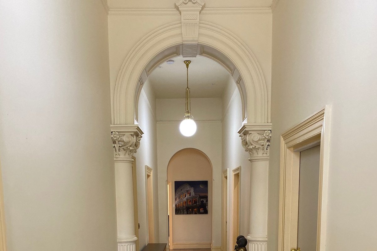 St Elizabeth’s Home – 4 BED & 2 BATH – Sleeps 10! gallery image 5