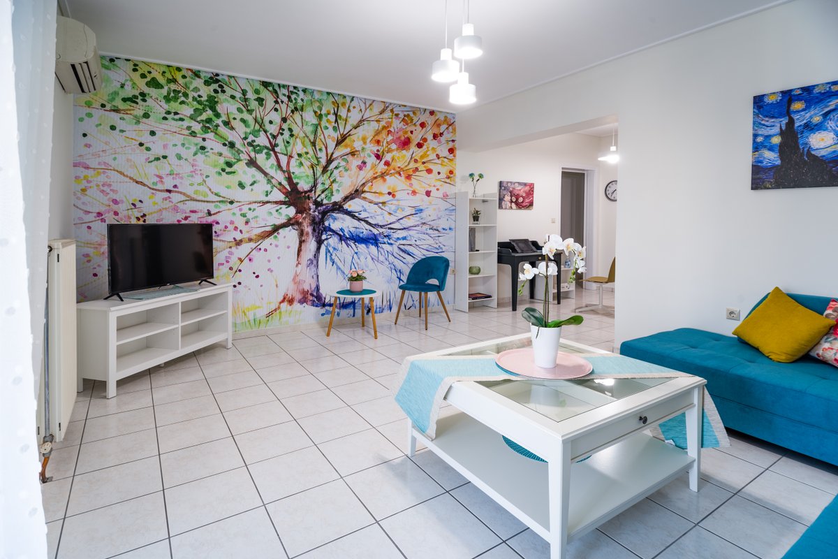 Central, quiet, nice vew and parking