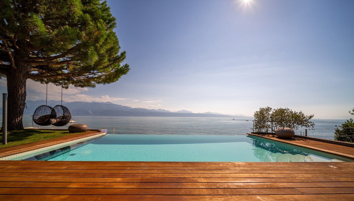 Lausanne area Luxurious 4-Bedroom Lakefront Villa gallery image 3