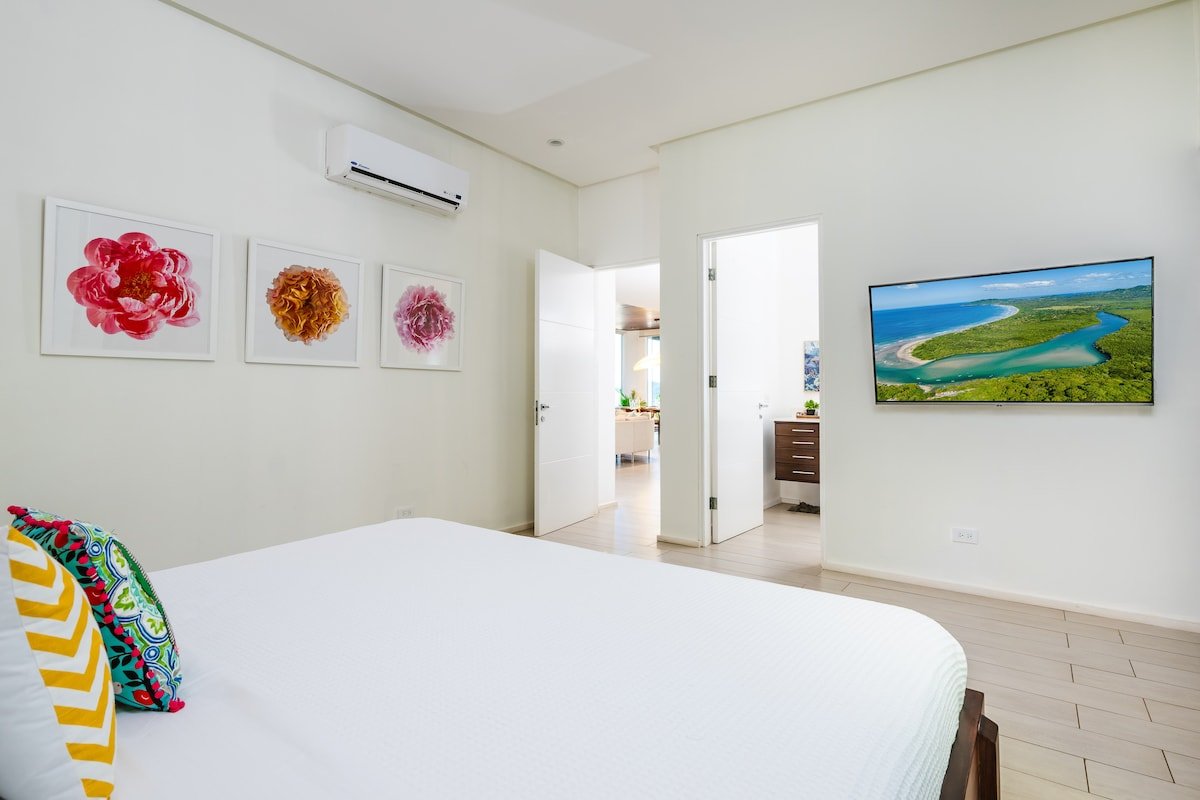 Ocean View Luxury Villa, 2-Min Drive to Beach gallery image 3