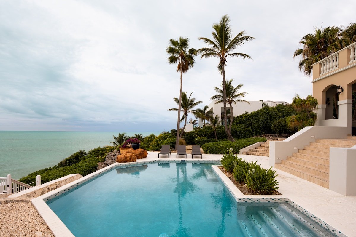 Three Cays Villa gallery image 4