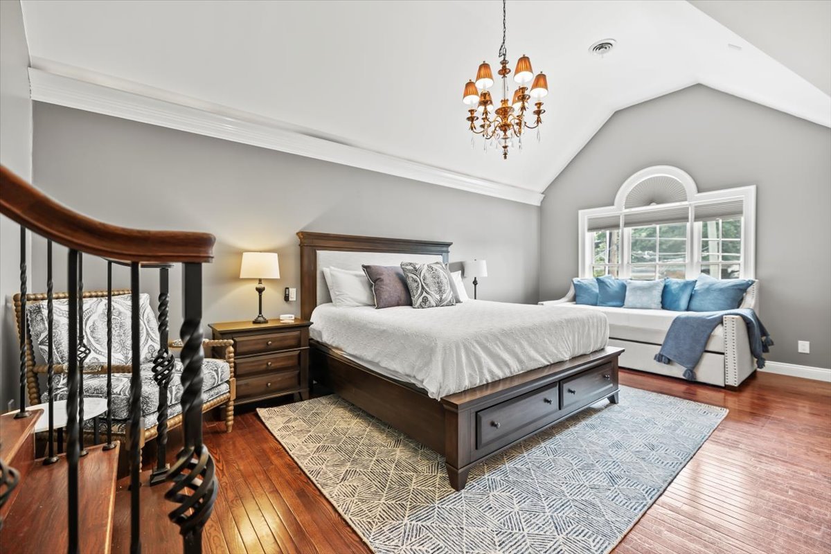 Minutes to OSU – German Village Large & Luxurious gallery image 5