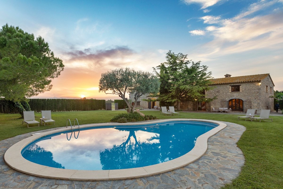 Suite familiar ocre x4 pers. Masia hotel boutique. gallery image 5