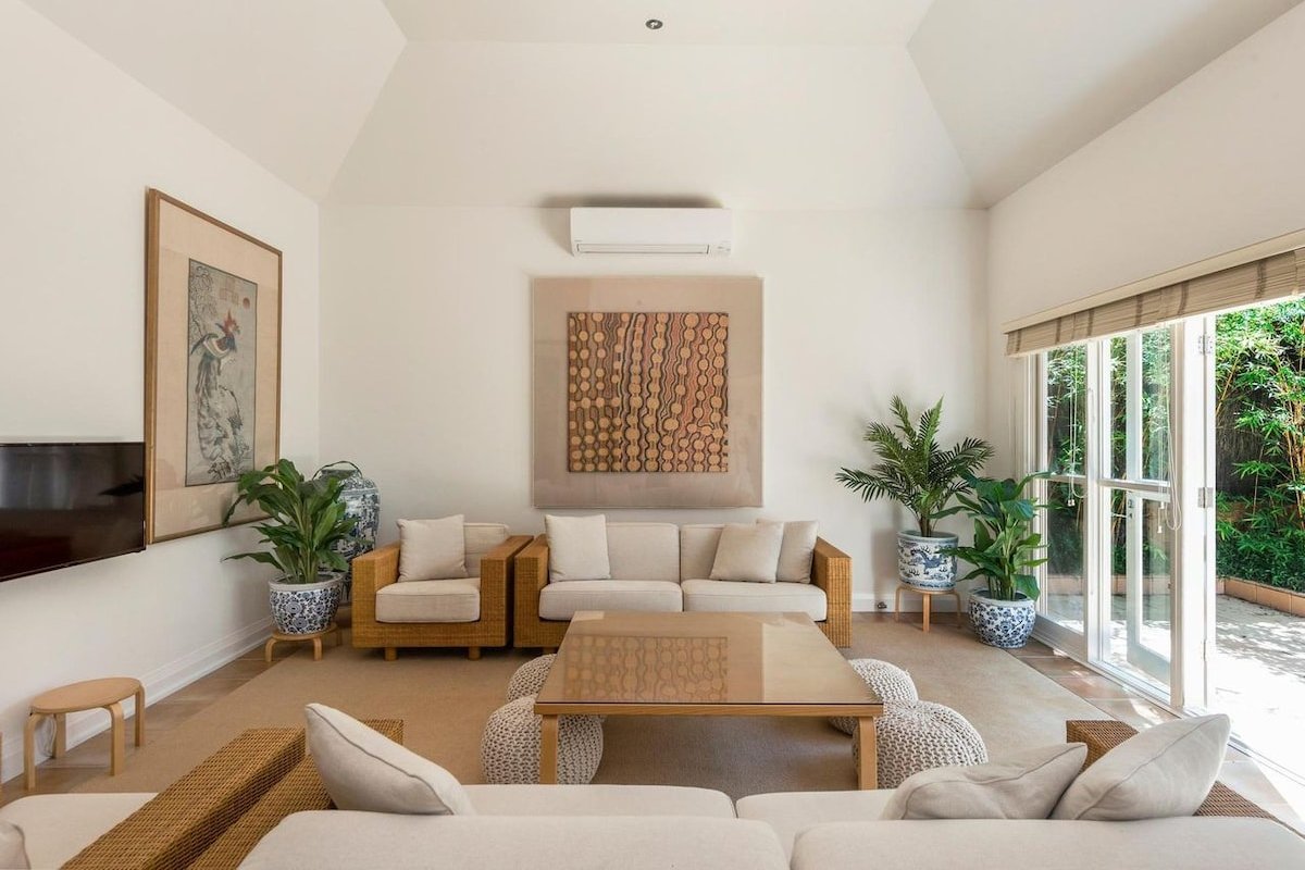 Nabilla by Palm Beach Holiday Rentals. gallery image 5