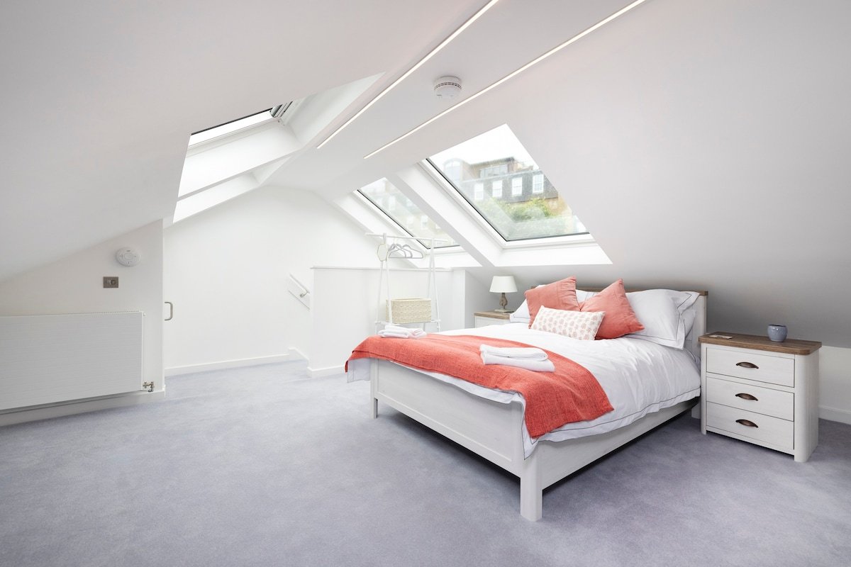 Entire Deluxe 3-BR 3-Storey Apt in City Centre gallery image 3