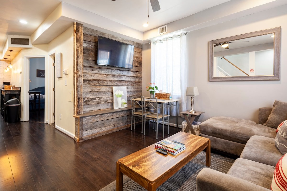 Spacious Newly Renovated 5-Star DC Experience gallery image 3