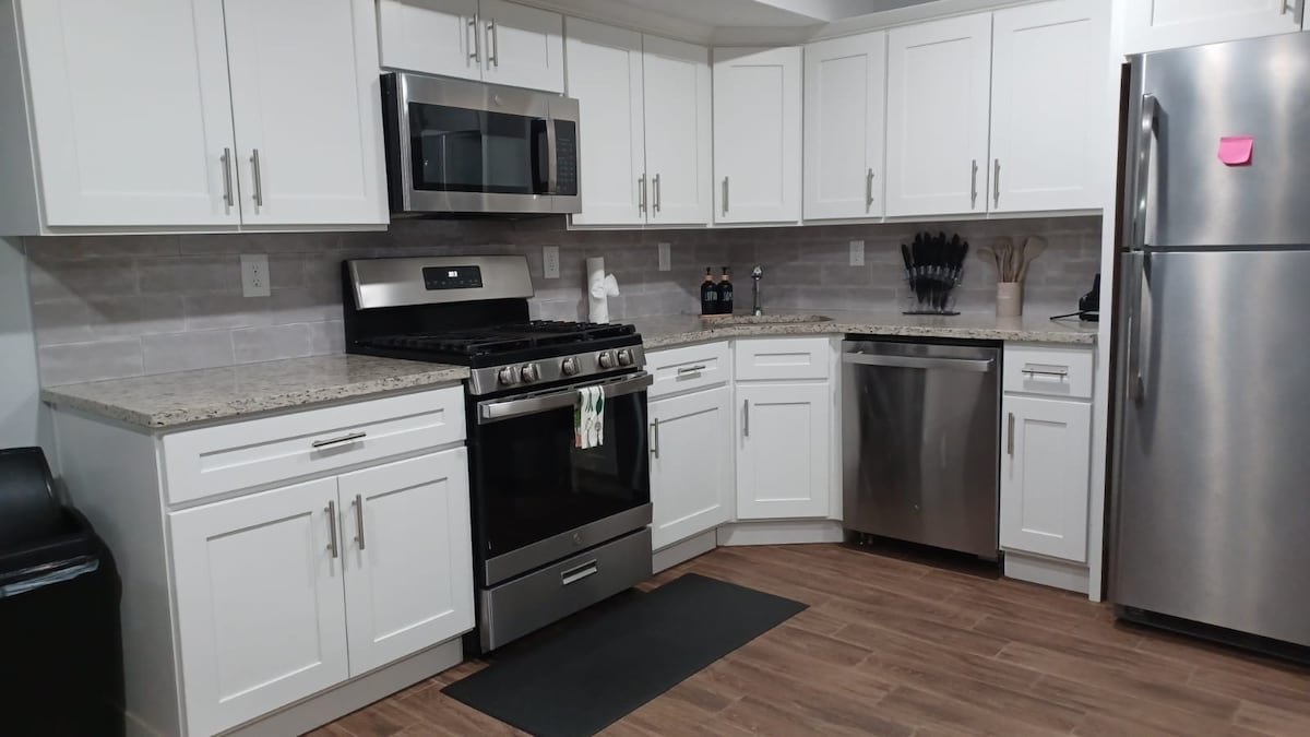 20minsNYC/MSG/Prud/Met-Life/Dtw EWR/ cute 2BR gallery image 5