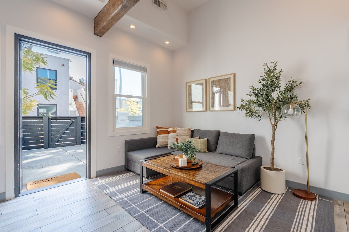 4 Chic Apartments Steps from Old Town: Sleep 24 gallery image 3